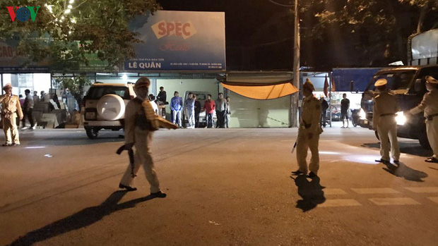 Nóng: Chồng bắn chết vợ bằng súng AK rồi tự sát trong đêm-1