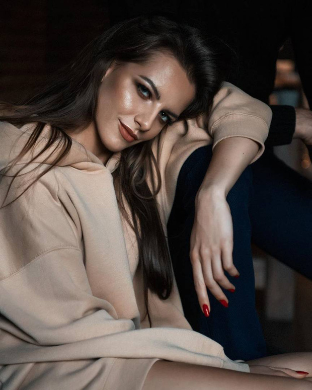 Đứng hình trước nữ trọng tài quyền rũ nhất thế giới: Đã xinh đẹp lại sở hữu body cực nóng bỏng, khiến cánh cầu thủ chỉ muốn phạm lỗi để nhận thẻ-8