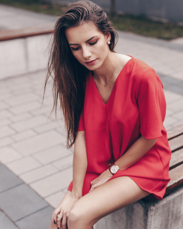 Đứng hình trước nữ trọng tài quyền rũ nhất thế giới: Đã xinh đẹp lại sở hữu body cực nóng bỏng, khiến cánh cầu thủ chỉ muốn phạm lỗi để nhận thẻ-9