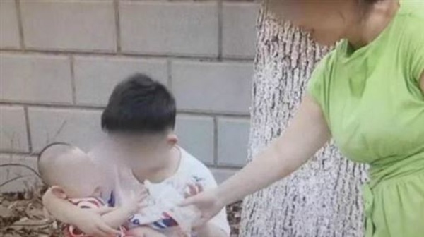 Thiếu tiền túng quẫn, cặp vợ chồng quyết định bán con mới sinh để lấy tiền nhưng hại luôn người mua con vì lòng tham vô đáy-1