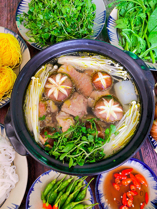 Lẩu gà&nbsp;nấm thơm ngon chuẩn vị mẹ nào cũng nên biết-2