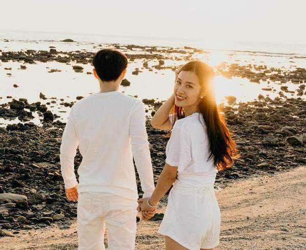 Về chung nhà, Đông Nhi - Ông Cao Thắng ngày càng khăng khít nhờ liên tục diện đồ ăn ý-10