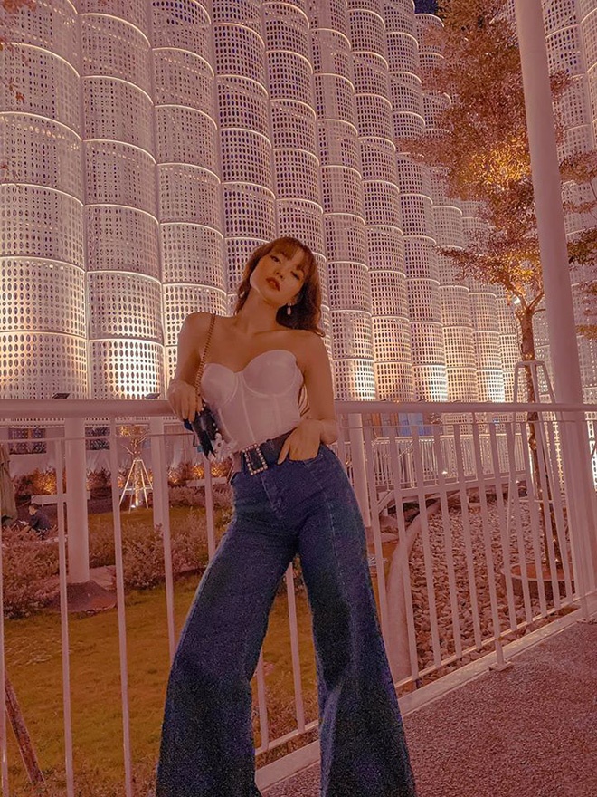 Khoe bức ảnh bán nude gợi cảm, Minh Hằng nhận được nhiều lời khen ngợi từ người hâm mộ.-1