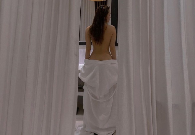 Khoe bức ảnh bán nude gợi cảm, Minh Hằng nhận được nhiều lời khen ngợi từ người hâm mộ.-2