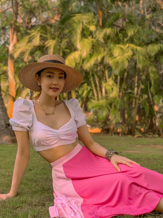 Khoe bức ảnh bán nude gợi cảm, Minh Hằng nhận được nhiều lời khen ngợi từ người hâm mộ.-7