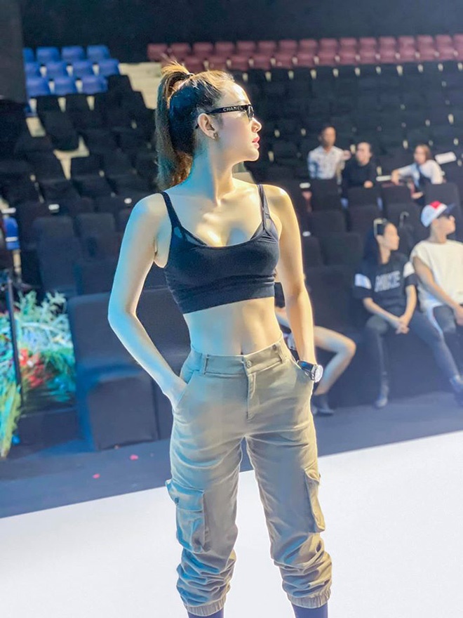 Khoe bức ảnh bán nude gợi cảm, Minh Hằng nhận được nhiều lời khen ngợi từ người hâm mộ.-8