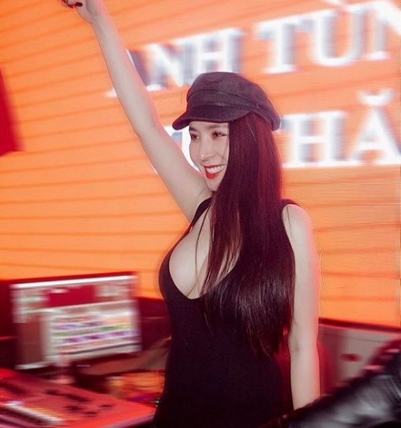 Bà xã Khắc Việt chẳng ngại đăng ảnh gợi cảm sau khi bị đổ oan lộ clip nhạy cảm-4