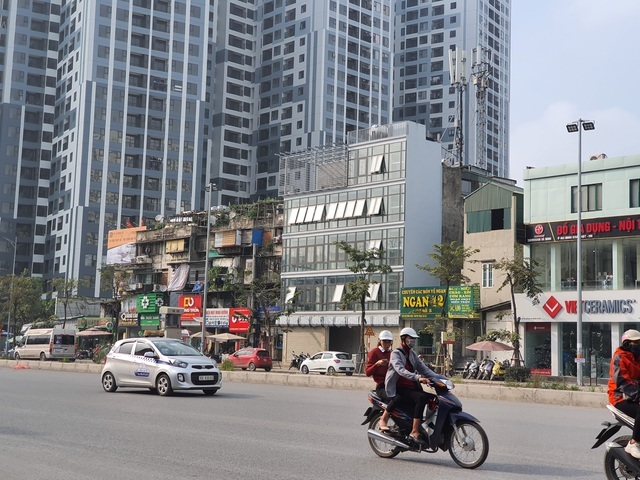 Độc đáo nông trại trồng rau, nuôi gà trên sân thượng, giữa lưng trời ở Hà Nội-1