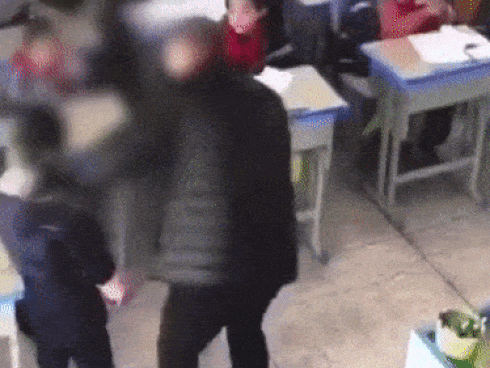 Thầy cô giáo Tây bập bẹ hát Cầu vồng khuyết-1