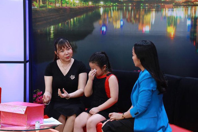 Con gái 7 tuổi lập bảng nội quy 5 điều nghiêm ngặt cho ba mẹ, giải thích rõ từng chi tiết khiến ai cũng phì cười-4