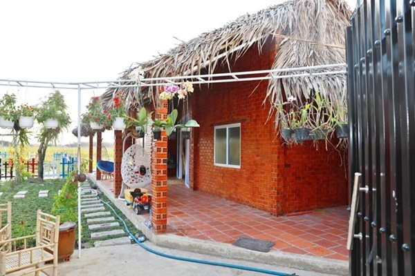 Vợ chồng Quyền Linh thăm cơ ngơi rộng 1.600 m2 của em trai Quyền Lộc-8