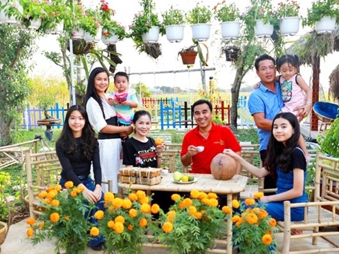 Phi Thanh Vân mặc đồ lót khoe ba vòng ngồn ngộn trên giường ngủ-14