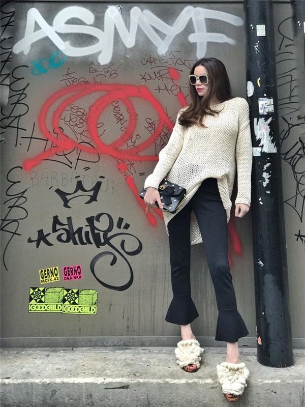 Thứ 2 cuối cùng trong năm, Hồ Ngọc Hà diện dép chổi lau nhà huyền thoại từ ba năm trước-4