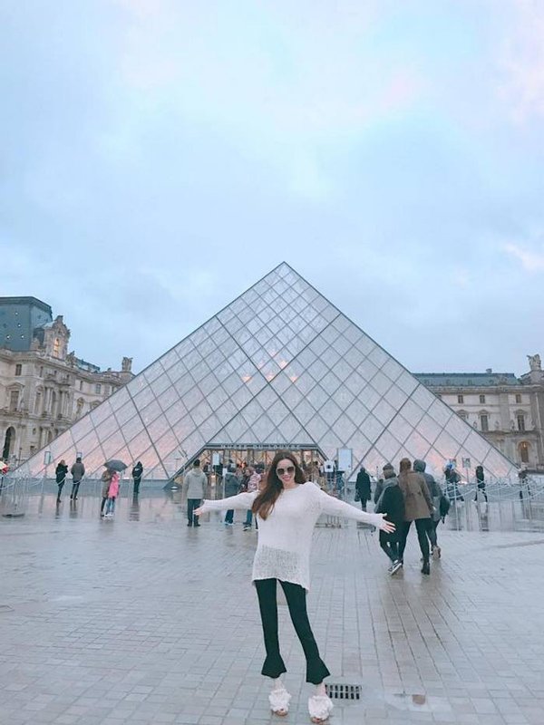 Thứ 2 cuối cùng trong năm, Hồ Ngọc Hà diện dép chổi lau nhà huyền thoại từ ba năm trước-6