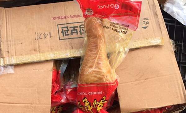Hà Nội: Phát hiện kho chứa 25 tấn chân gà tây đã bốc mùi-4