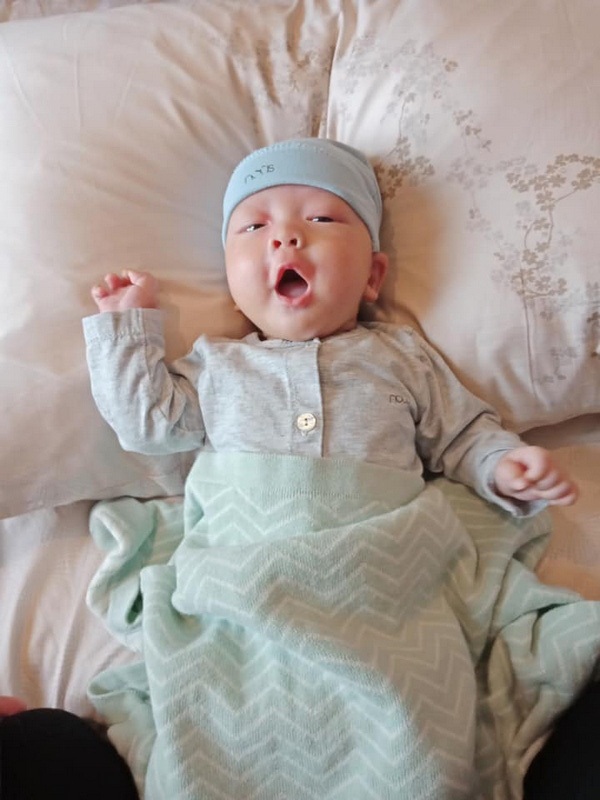 Hé lộ bức hình hiếm hoi của quý tử nhà BTV Quang Minh thời sự, nhìn ảnh cô vợ Linh Lê còn bất ngờ hơn-3