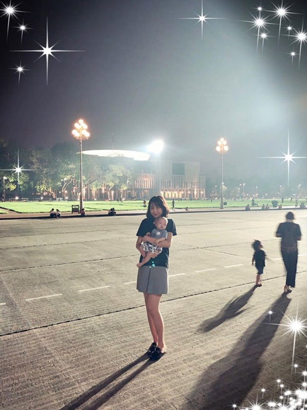 Hé lộ bức hình hiếm hoi của quý tử nhà BTV Quang Minh thời sự, nhìn ảnh cô vợ Linh Lê còn bất ngờ hơn-4