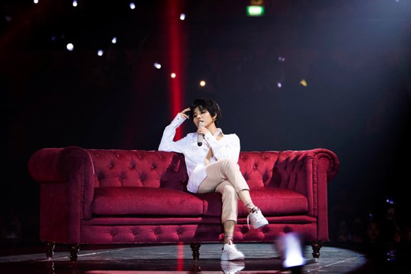 Loạt sự cố dở khóc dở cười của sao Việt năm 2019: Tình tiết cực căng, Bích Phương bị giật mic chưa sốc bằng Thúy Vân-8