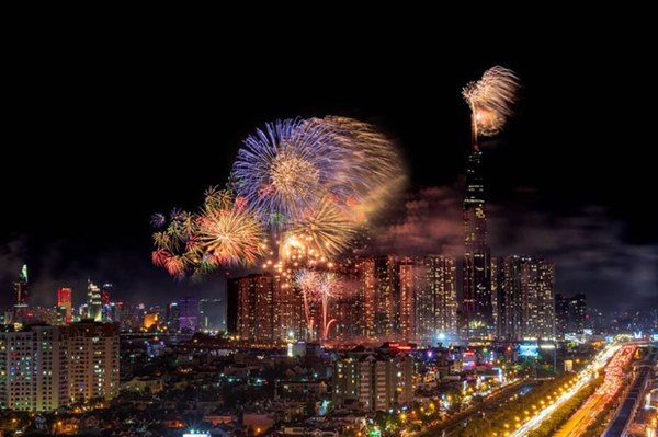 Ghim ngay 6 địa điểm ngắm pháo hoa đẹp nhất Sài Gòn dịp Tết Dương lịch 2020, lập hội đi countdown đón năm mới liền thôi!-1