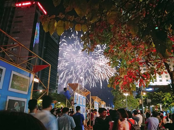 Ghim ngay 6 địa điểm ngắm pháo hoa đẹp nhất Sài Gòn dịp Tết Dương lịch 2020, lập hội đi countdown đón năm mới liền thôi!-8