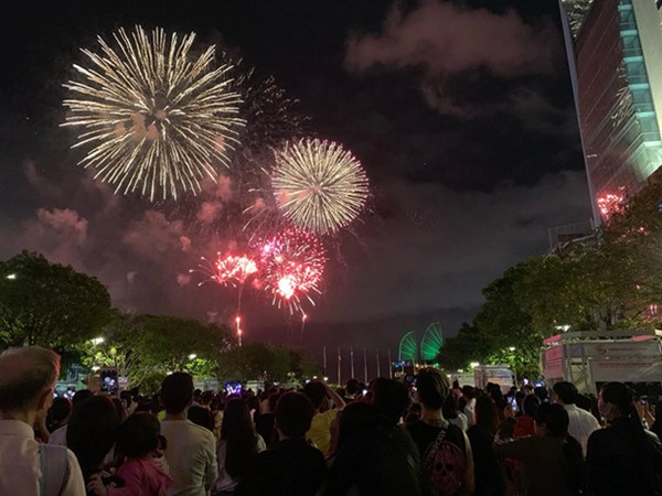 Ghim ngay 6 địa điểm ngắm pháo hoa đẹp nhất Sài Gòn dịp Tết Dương lịch 2020, lập hội đi countdown đón năm mới liền thôi!-9