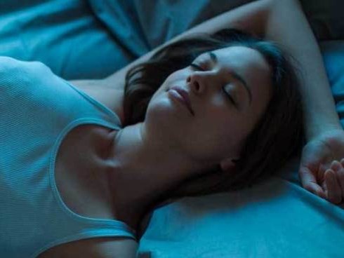 Trước khi ngủ hãy cẩn thận kiểm tra 4 dấu hiệu này, tốn vài giây nhưng giúp bạn phòng tránh đột quỵ xảy ra trong khi ngủ