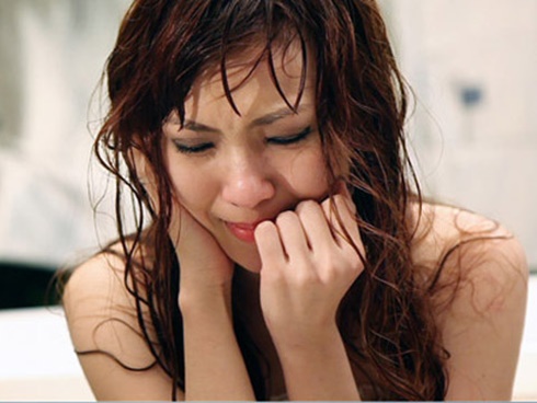 Đến dự sinh nhật mẹ người yêu, em tặng một món quà đặc biệt nhưng vừa mở ra thì bác lấy tay che mặt còn em chỉ ước mình có thể tàng hình-2