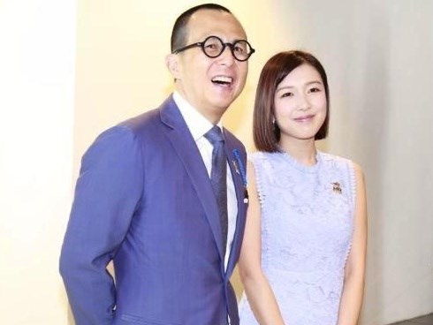 Á hậu xinh đẹp yêu tỷ phú hơn 26 tuổi: Sống tiết kiệm khó tin, 4 năm chưa thể bước chân vào gia tộc nức tiếng