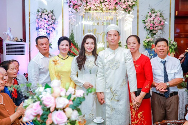 Sến như Bùi Tiến Dũng: 2/3 tổng kết cả 1 năm dài là lời ngôn tình cho vợ con, sướng nhất Khánh Linh rồi!-3