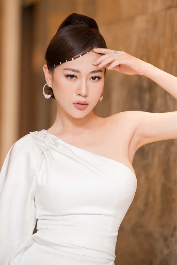 Phương Oanh thẳng thắn lên tiếng khi bị so sánh với Thu Quỳnh: Tôi nghĩ cờ đến tay ai thì người đấy phất thôi!-1