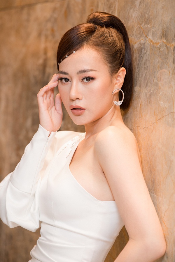 Phương Oanh thẳng thắn lên tiếng khi bị so sánh với Thu Quỳnh: Tôi nghĩ cờ đến tay ai thì người đấy phất thôi!-3