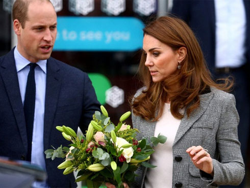 Vợ chồng Meghan Markle công bố bức ảnh chưa từng thấy của con trai đầu lòng nhân dịp năm mới 2020 khiến người hâm mộ bấn loạn-4