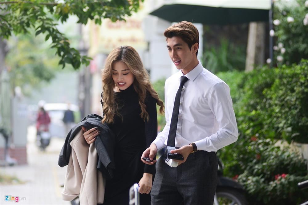 Á hậu Phương Nga tình cảm xuống phố với bạn trai Bình An-3