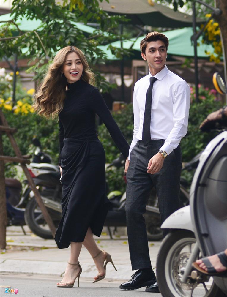 Á hậu Phương Nga tình cảm xuống phố với bạn trai Bình An-4