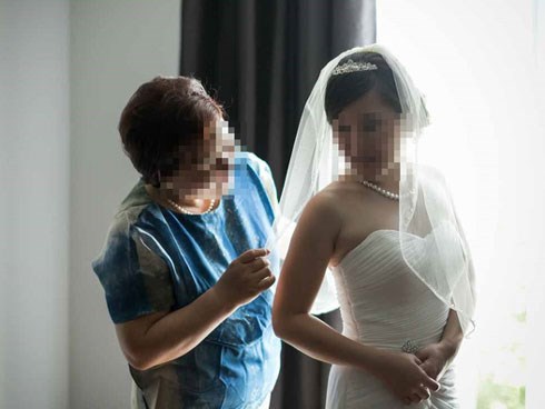 Gái nhà quê làm dâu phố cổ và cái kết không tưởng sau khi chiếc roi trong tay mẹ chồng vung lên trước đêm tân hôn