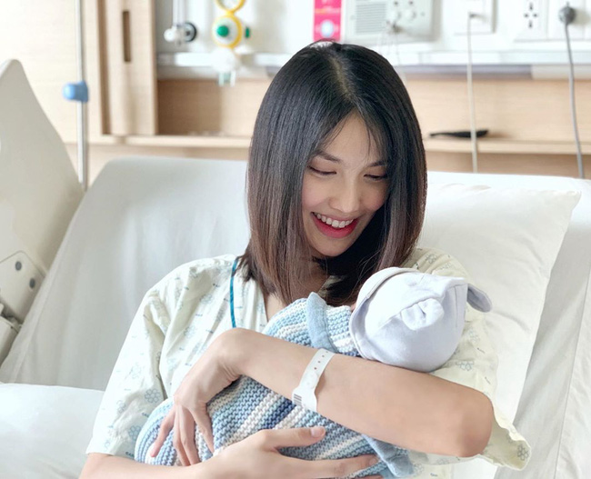 Ngày đầu tiên của năm 2020 nhìn lại 1 năm đổi đời” của sao Việt: Người tên tuổi vụt sáng không kịp cản, người viên mãn hôn nhân đến ghen tị-10