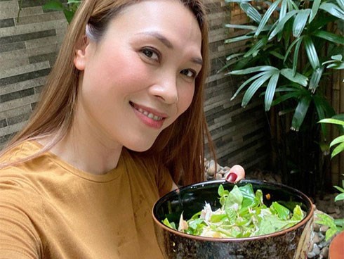 Mỹ Tâm đáng yêu hướng dẫn làm bún mắm nhưng bị nhận xét nói chuyện giống Nam Em