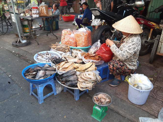 Tiểu thương méo mặt vì hàng hóa ế ẩm dịp Tết Dương lịch-11