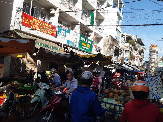 Tiểu thương méo mặt vì hàng hóa ế ẩm dịp Tết Dương lịch-9