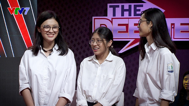 Nữ sinh gây sốt MXH với màn tranh biện tiếng Anh: Làm việc lương thấp cũng được, miễn là sáng dậy vui vẻ đi làm!-2