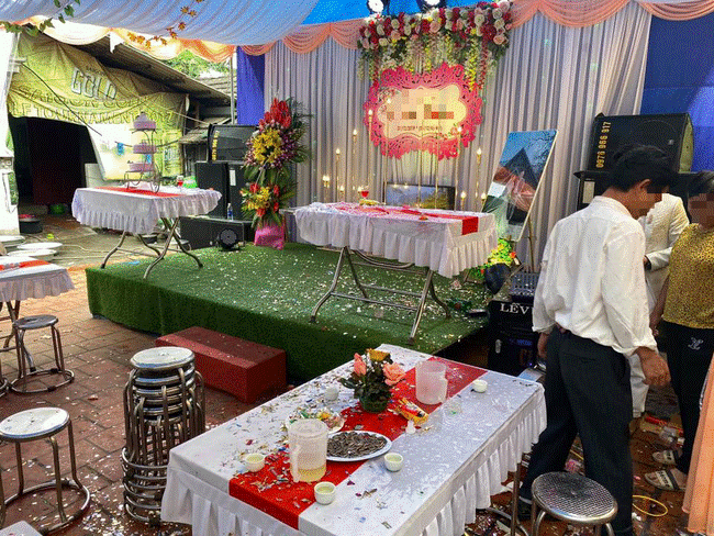 Nối tiếp vụ việc chú rể phá tan tiệc cưới vì bố từ chối uống rượu: Phải chăng có lý do đằng sau liên quan đến việc bảo vệ cô dâu?-1