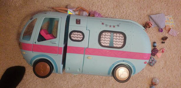 Bà mẹ lên tiếng cảnh báo sau khi phải cưa món đồ chơi trẻ em để giải cứu ngón tay cho con gái-4