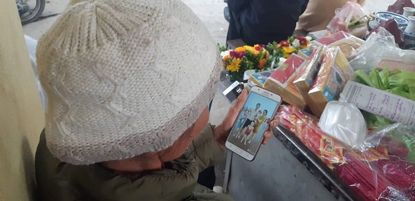 Người mẹ chết oan khi uống trà sữa, 3 con nhỏ bơ vơ: Năm mới đến rồi, mẹ ở đâu-1