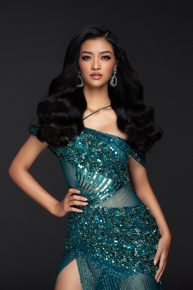 Ngắm lại loạt váy dạ hội nóng bỏng mỹ nhân Việt mang tới trường quốc tế năm 2019-11