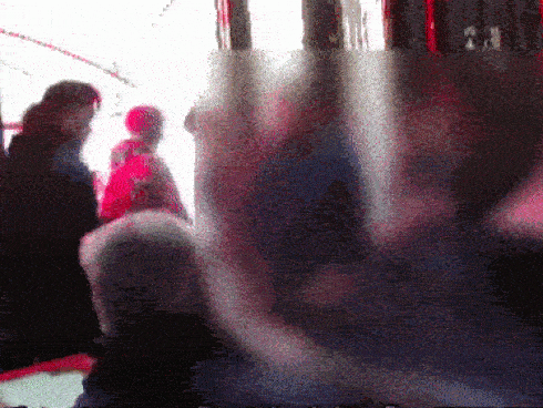 Sợ bị lây xui xẻo từ đám tang trong xóm, một nhóm người đổ chất thải lên quan tài, phản ứng của gia chủ mới là điều đáng nói-2