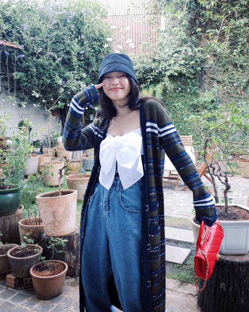 Chiếc áo nơ hot nhất lúc này đã khiến Phượng Chanel bất chấp dù đụng” từ Jennie, Liu Wen tới Châu Bùi-8