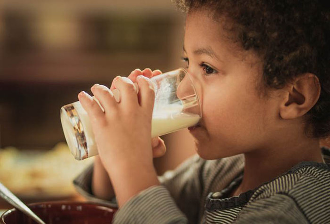 Mỗi ngày uống 2 cốc sữa vào thời điểm này, trẻ nhỏ hấp thụ trọn vẹn dinh dưỡng để cao lớn, thông minh vượt trội-2