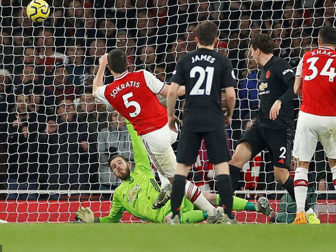 Trận cầu hot ở Ngoại hạng Anh phải hoãn lại vì cầu thủ Arsenal bị nghi nhiễm Covid-19 sau khi tiếp xúc vị chủ tịch dương tính với virus-2