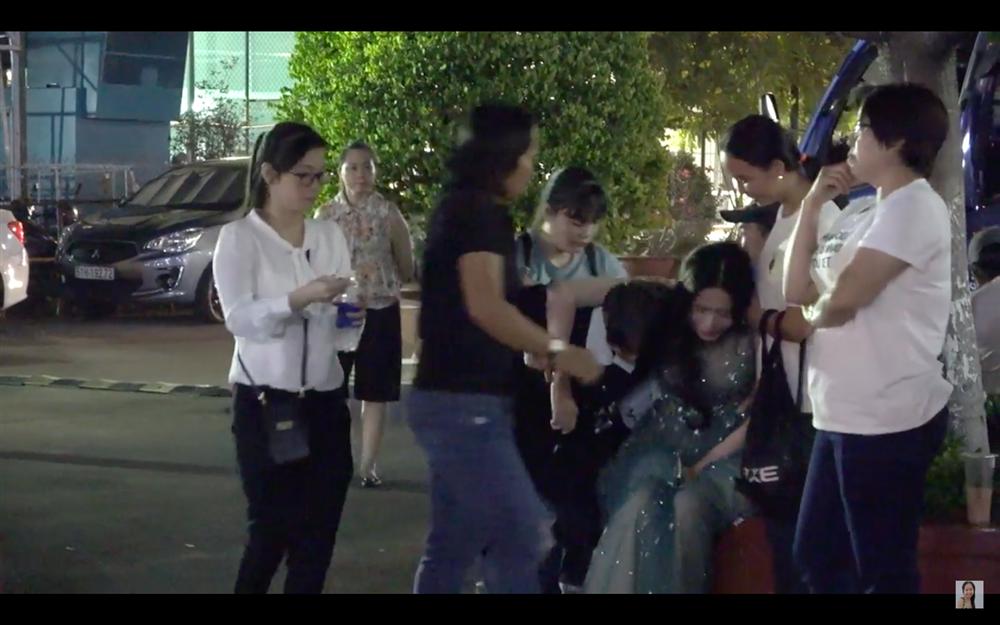 Nam Em bật khóc nức nở, quỵ ngã ngất xỉu vì bất mãn với kết quả Ngôi Sao Xanh 2019-5