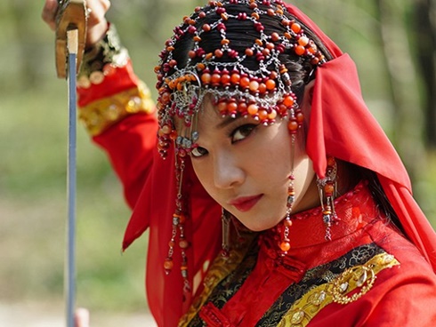 Hoàng Yến Chibi khi không còn... chibi nữa: Đánh mắt đậm 1 tí thôi mà đã nhận cái kết đắng rồi!-8